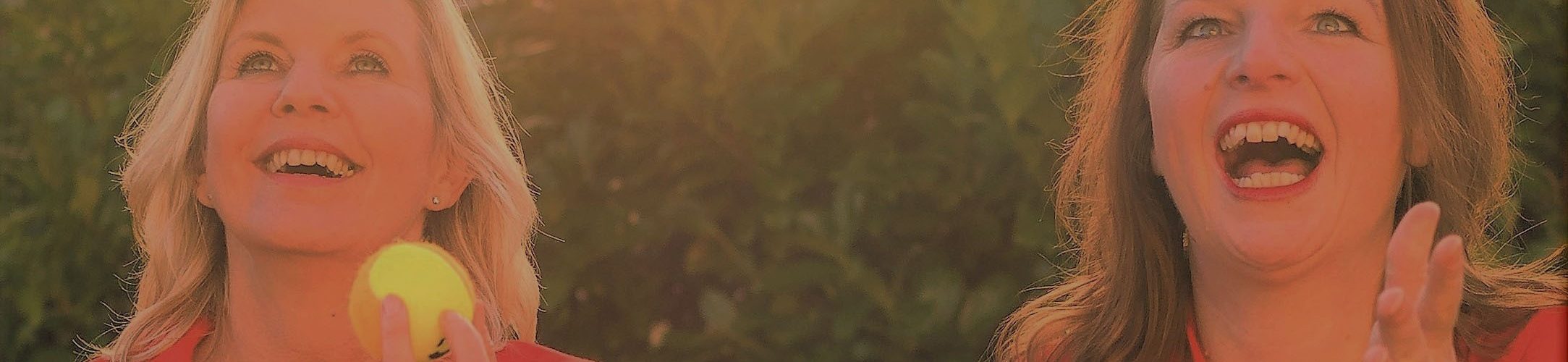 Conny und Claudia jonglieren